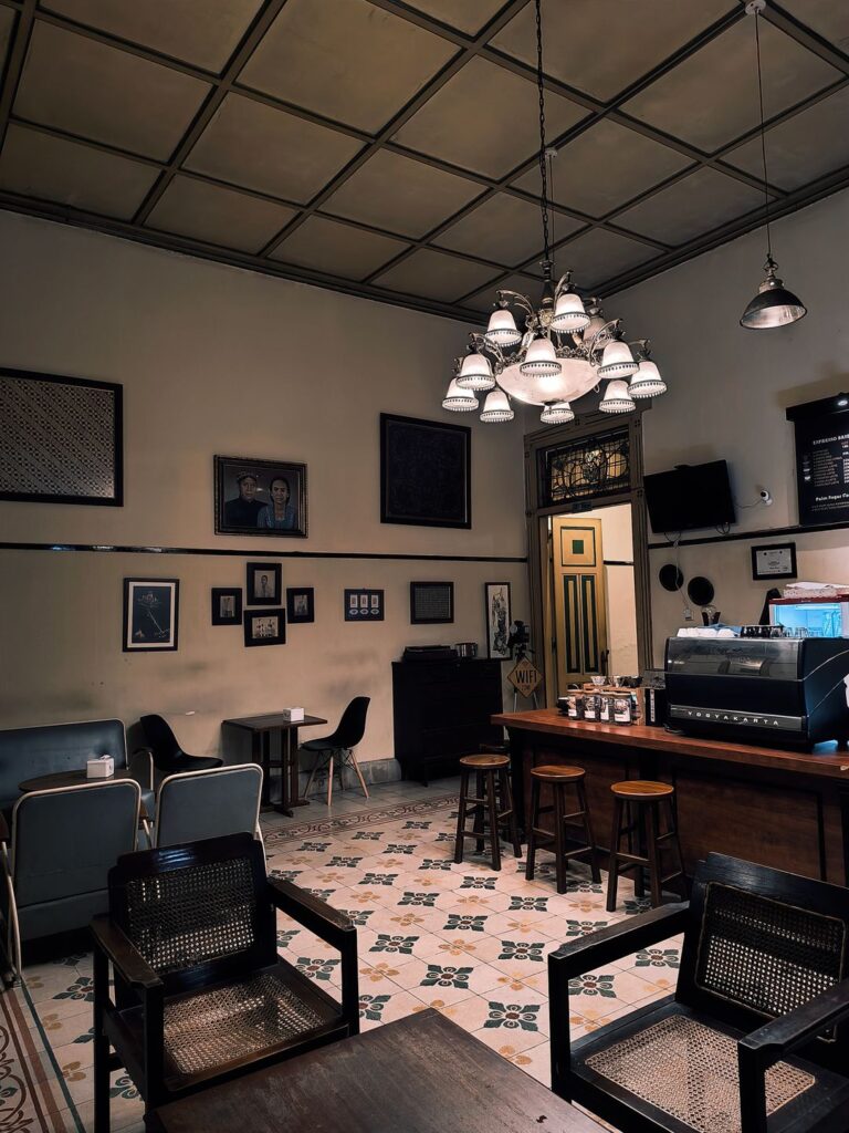 Jejak Warung Kopi Tertua di Jakarta Sejak Era Batavia
